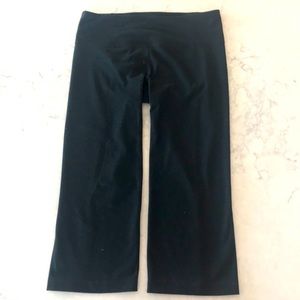 Under Armour workout pants, small, calf-length, black.